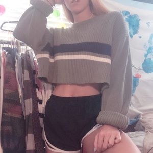 Vintage crop sweater 🦋